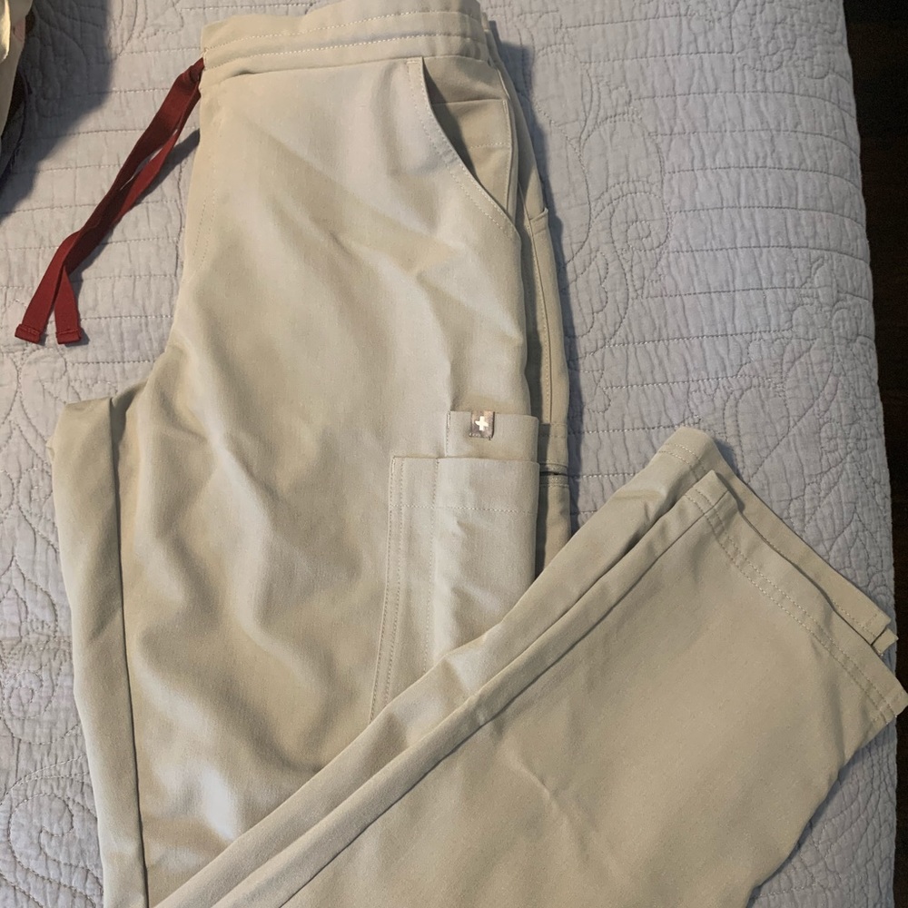 Figs cement bottoms size S petite